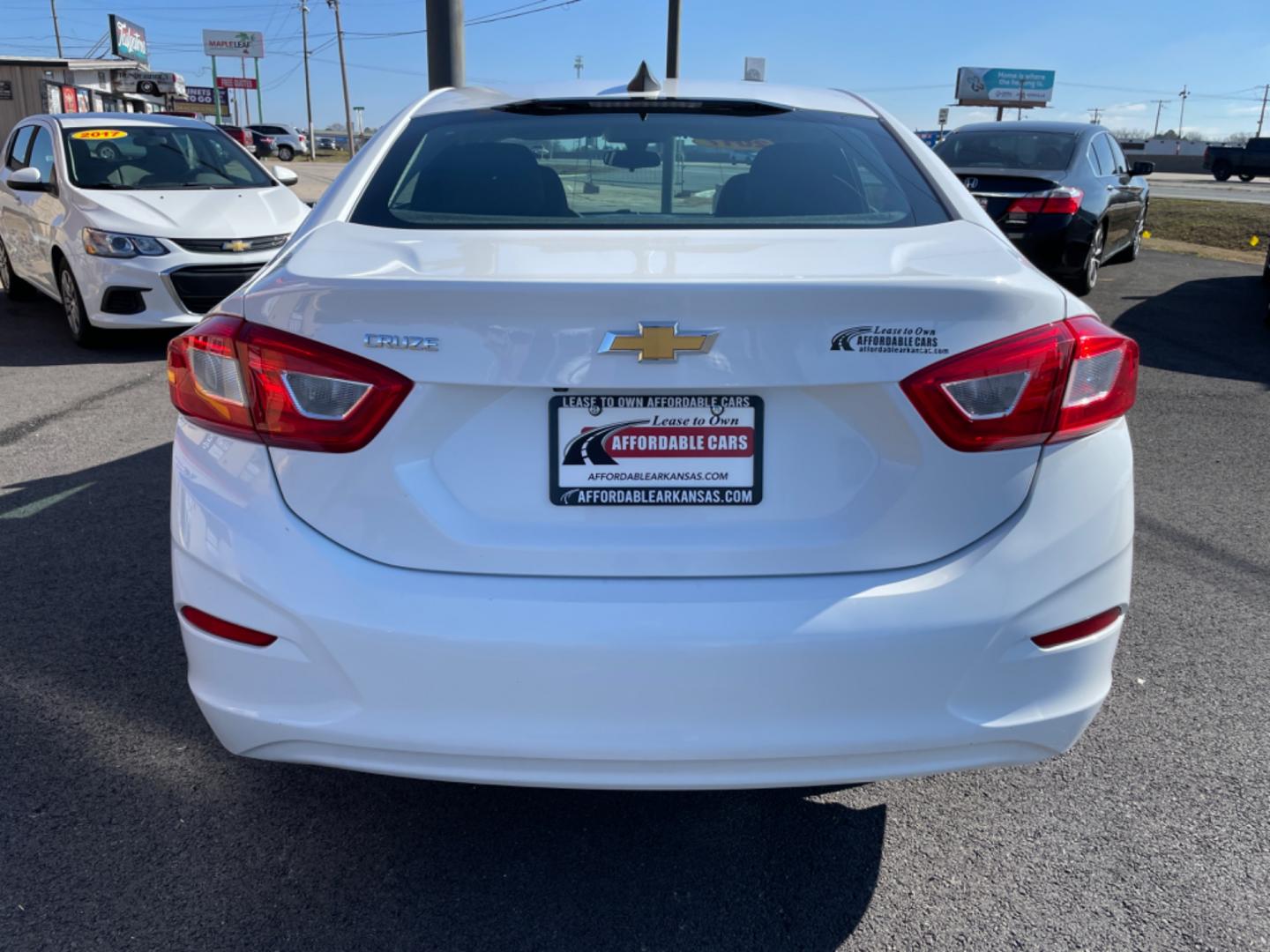 2017 White Chevrolet Cruze (1G1BC5SM0H7) with an 4-Cyl, Turbo, 1.4 Liter engine, Automatic, 6-Spd transmission, located at 8008 Warden Rd, Sherwood, AR, 72120, (501) 801-6100, 34.830078, -92.186684 - Photo#5